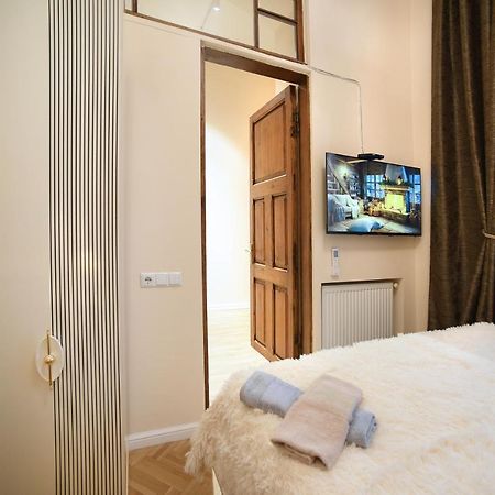 City Lux Hotel Тбілісі Екстер'єр фото