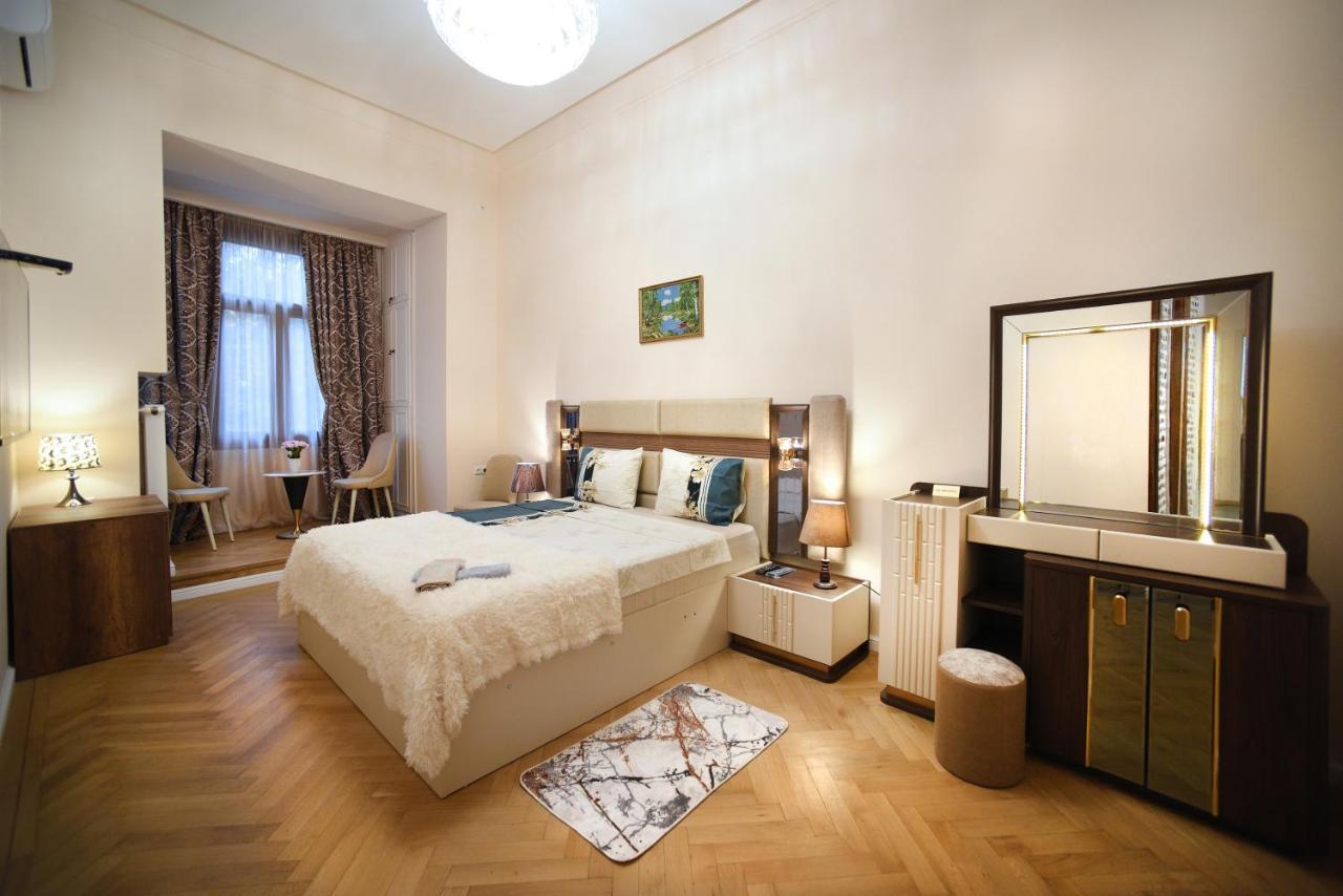 City Lux Hotel Тбілісі Екстер'єр фото