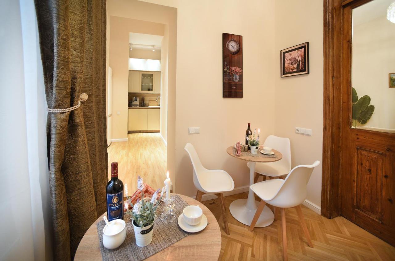 City Lux Hotel Тбілісі Екстер'єр фото