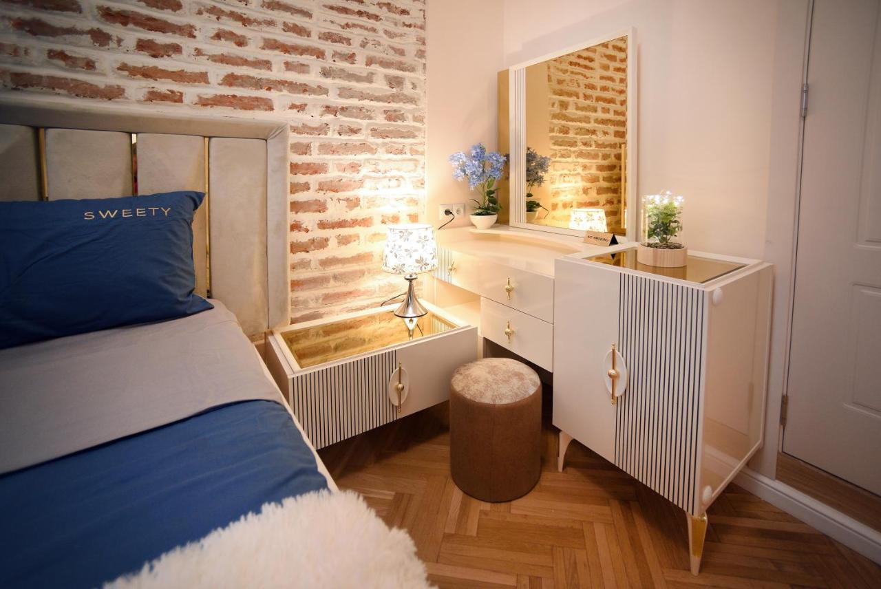 City Lux Hotel Тбілісі Екстер'єр фото
