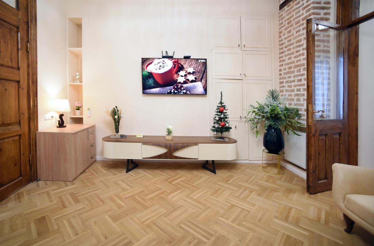 City Lux Hotel Тбілісі Екстер'єр фото